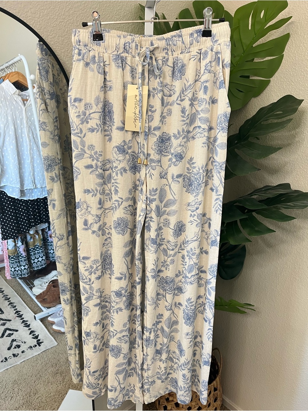 Blue Floral Wide Leg Pull-On Pants Sz S NWT | Coastal Cottage Chic | Allie Rose